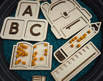 Juego de moldes escolares para rellenar con arroz, macarrones o garbanzos para juegos sensoriales.