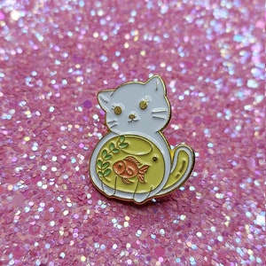 Cat with fishbowl pin