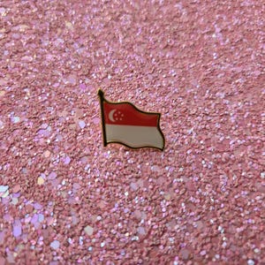 Singapore Flag Enamel pin, Pin with image flag Singapore, Badge Pin High Quality Metal Enamel Singapore Flag