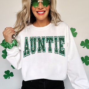 Tia Leopard Varsity PNG/Lucky Auntie png/Jersey Font/COOL TIA/Tia Presente/Arched Cheetah college Png/Design de sublimação transparente
