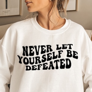 Nunca se deixe ser derrotado PNG + SVG, DOWNLOAD digital, letras onduladas, igualdade, seja gentil, espalhe amor, retrô, citação positiva inspiradora