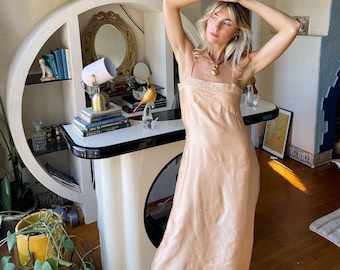 Vestido lencero vintage de seda color melocotón con encaje de los años 30 / Lencería nupcial bohemia antigua VTG