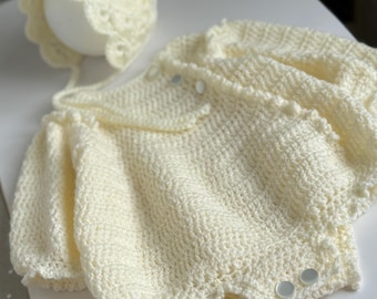 Handmade Crochet Baby Romper & Bonnet Set: Vintage Style Outfit