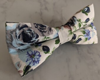 Corbata de lazo floral blanco/azul