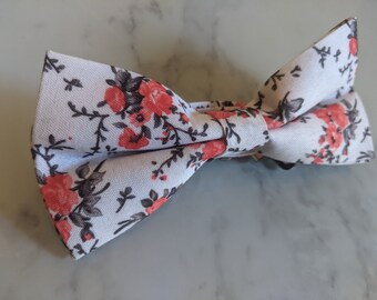 Corbata de lazo con estampado floral blanco