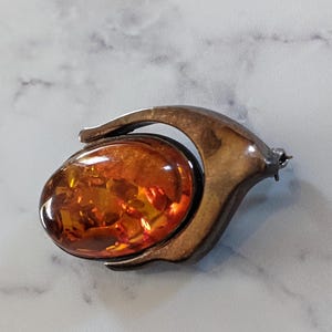 Broche vintage de âmbar báltico natural