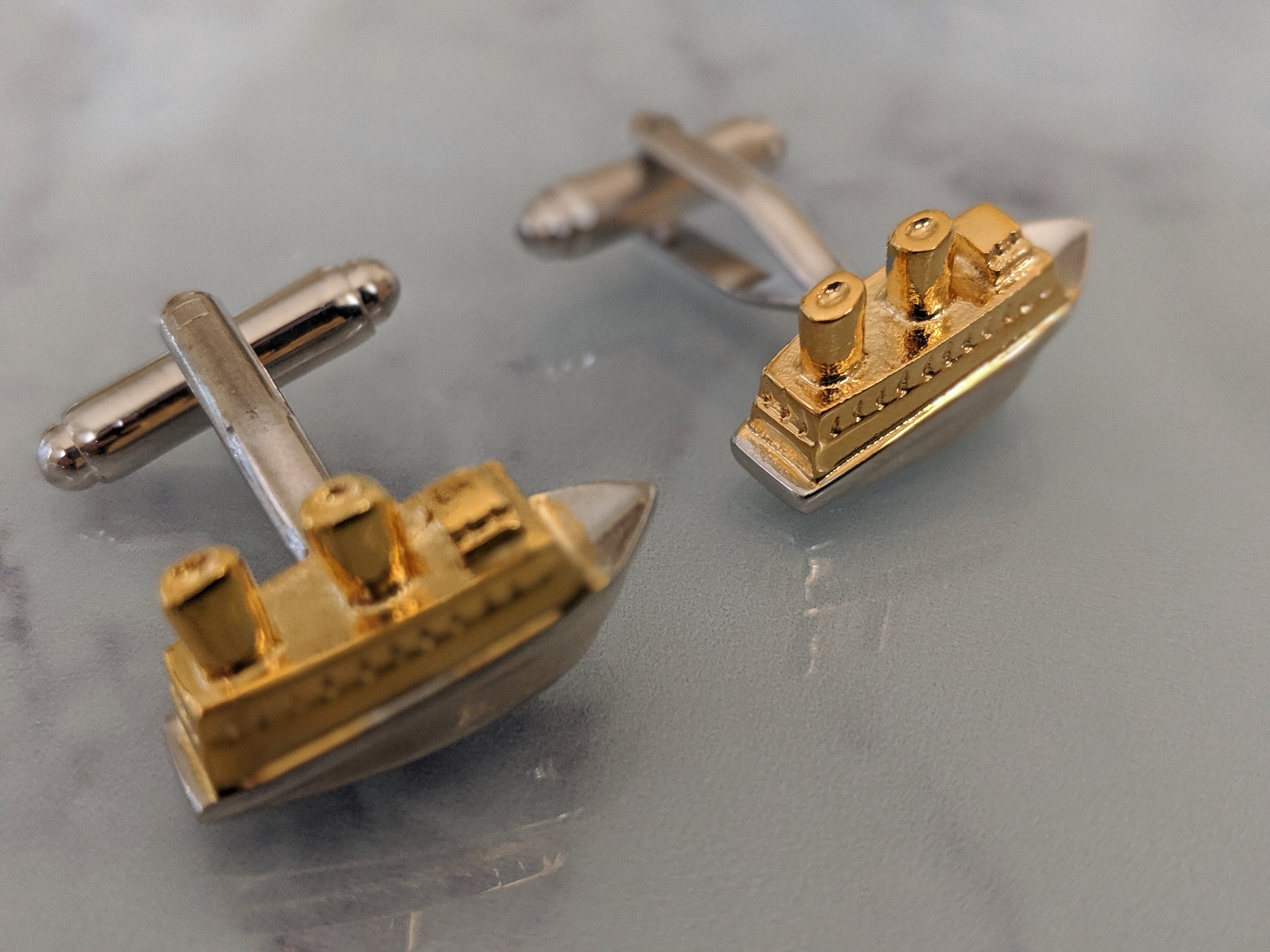 Boutons De Manchettes Vintage Motif Marine (bateaux 3 Mâts) - Métal Doré - Occasion