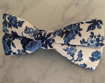 Corbata de lazo con estampado floral blanco/azul