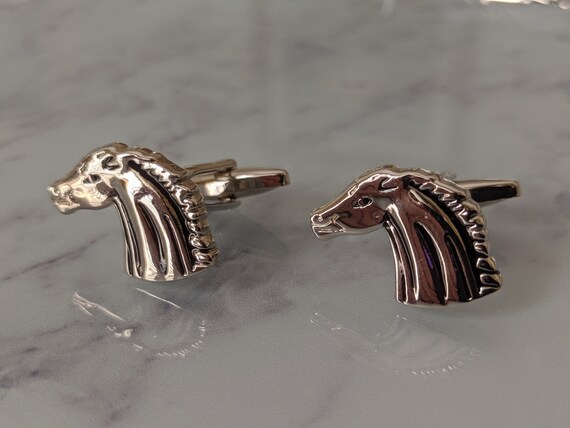 Paire De Boutons De Manchette Vintage Dorés - Motif Têtes De Chevaux - Occasion Très Bon État