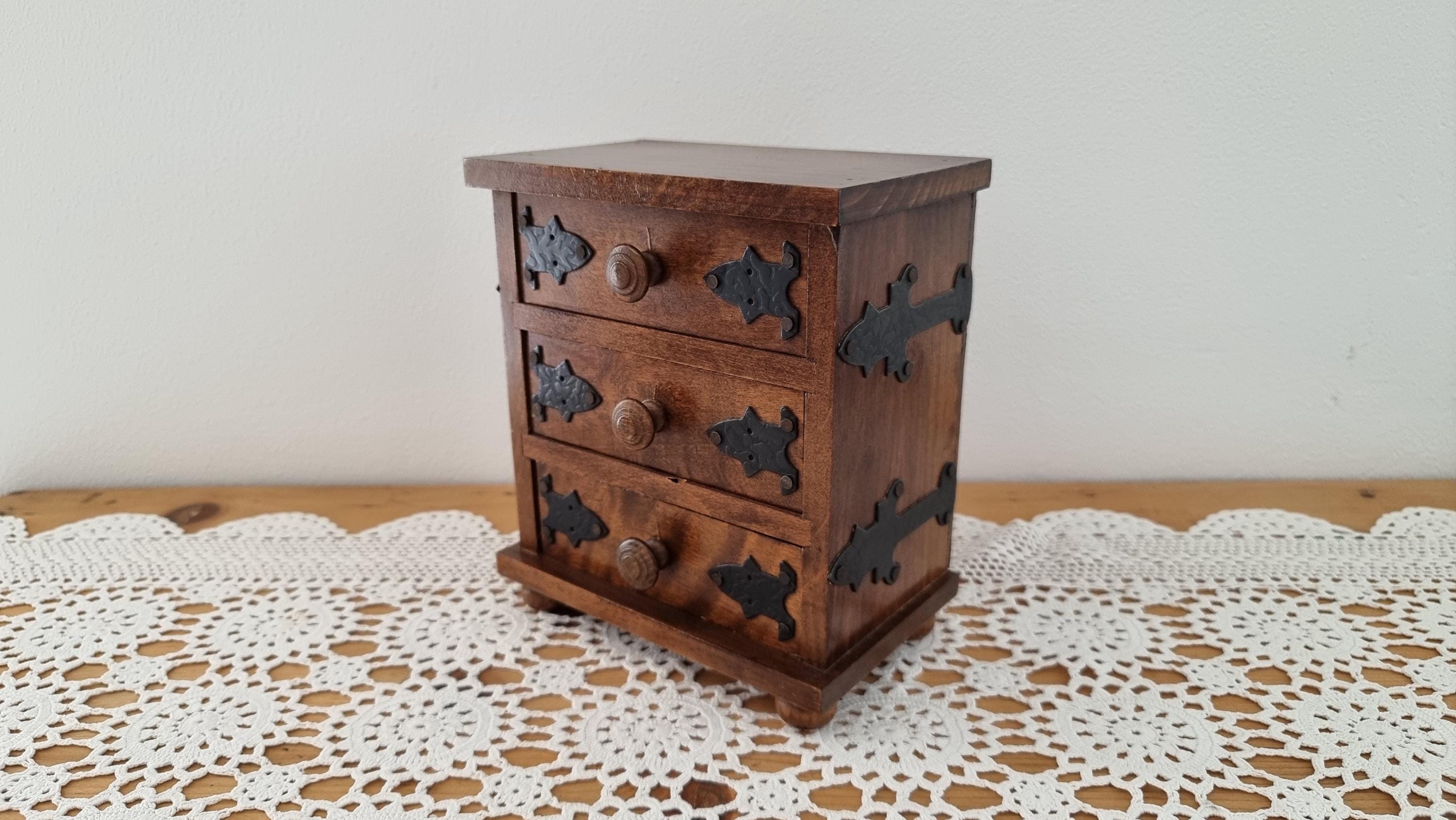 Commode miniature vintage, petits tiroirs.