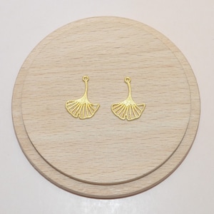 Set of 5 golden Ginkgo Biloba leaf charms, golden leaf pendants for jewelry making