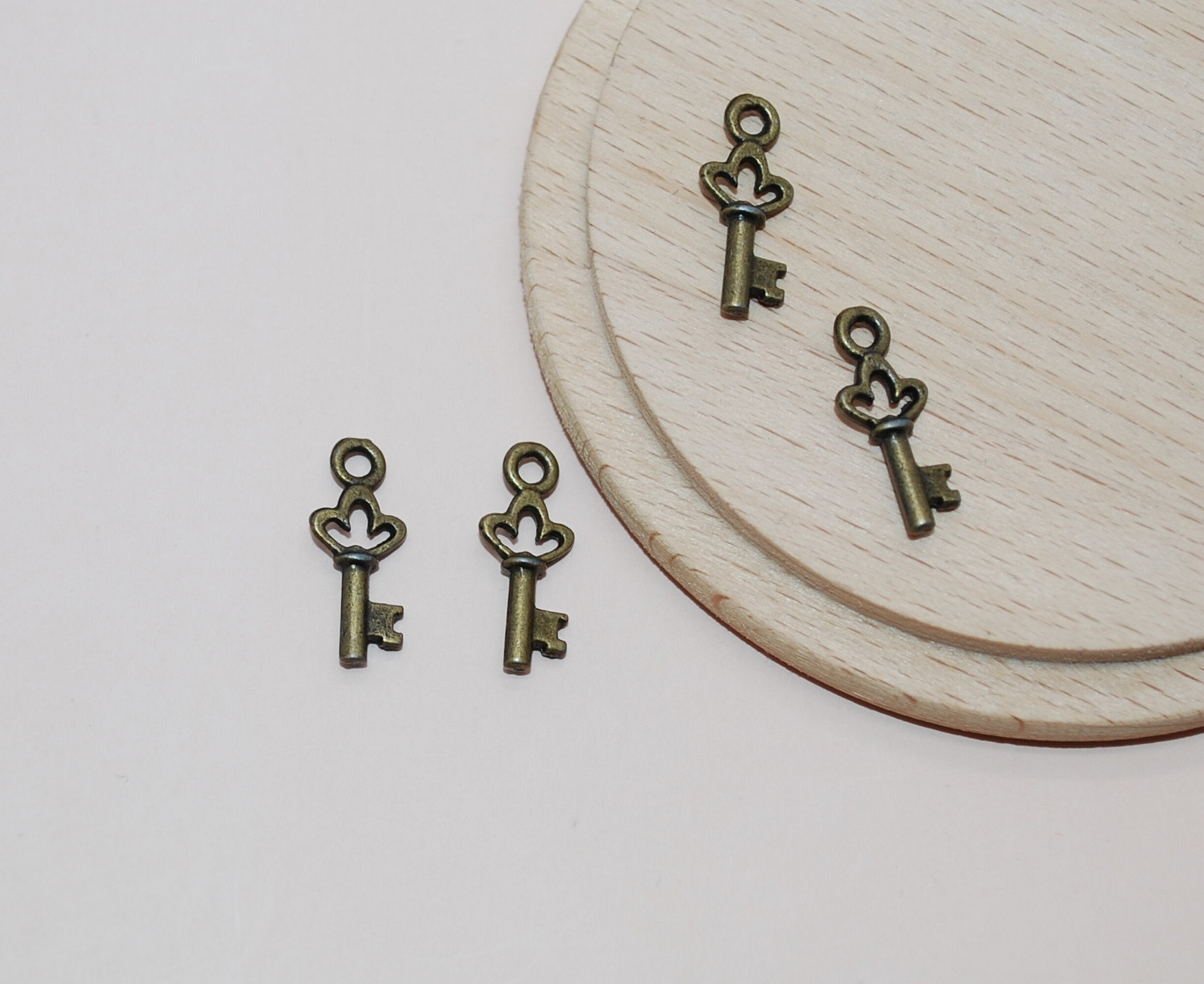 Set of 4 Bronze Key Charms for Jewelry Creation - Etsy