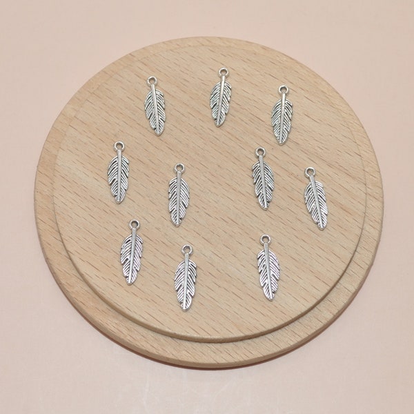 Lot de 20 mini breloques plumes argents 15mm pour création de bijoux