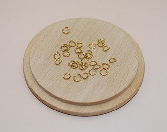 Juego de 50 anillas abiertas de 5 mm en acero inoxidable chapado en oro de 18 quilates para la fabricación de joyas.