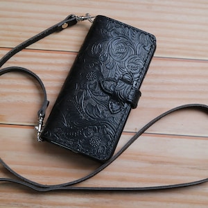 Correa cruzada con herramientas para iPhone 16e 15 Pro Max 15 Plus 14 Pro Max 14 Plus 12 13 Pro Max Funda de cuero tipo billetera Soporte de mano Hecho a mano Personalizado Negro