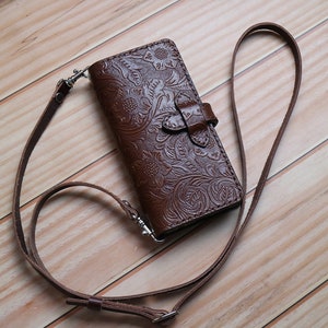 Crossbody strap Full Grain Leather iPhone 15 Pro Max/15 Plus/14 Pro Ma/13 Pro/14 plus/leather case wallet Hand Stitched Customized Chocolate