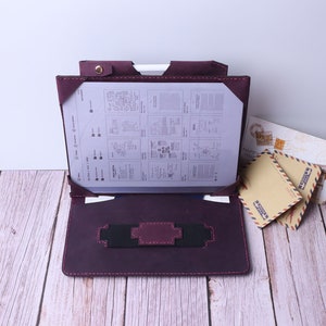 Custodia per tablet in pelle viola realizzata a mano, adatta a Remarkable Paper Pro, con ampia tasca con cerniera e maniglia elastica 10PAW4RE