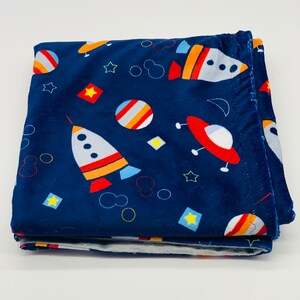 Weltraum Minky Babydecke: Personalisierte Rakete & Stern Decke