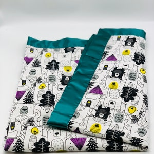 Stampe di animali per bambini, orsi, regalo unisex per neonati, quadretti, alberi, coperta in flanella con bordo in raso 40x40 per neonati/bambini/neonati