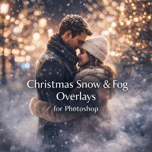 Könnte beinhalten: Ein romantisches Bild eines Paares, das sich in einer verschneiten Szene umarmt, mit verschwommenen Lichtern im Hintergrund. Der Text "Christmas Snow & Fog Overlays for Photoshop" deutet auf ein digitales Produkt zur Fotobearbeitung hin.