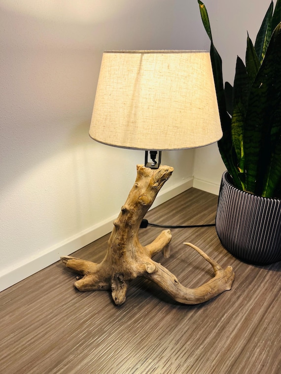 Treibholzlampe / Wurzelstock – Handgefertigte Designerlampe, einzigartig und stilvoll