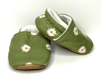 Daisy Baby Moccs |  Daisy Baby Shoes | Soft Sole Shoes | Baby Moccs | Fabric Shoes | Baby Shoes | Baby Shower Gift | Crib