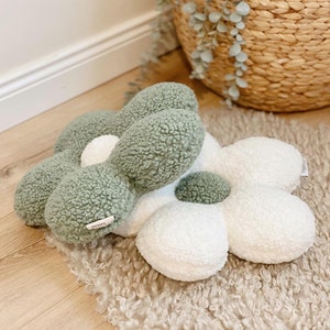 Daisy Pillow