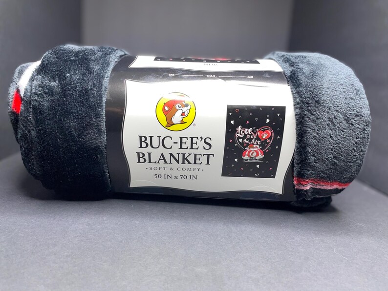 Buc-ee’s “love is in the Air” 50x70in - Etsy