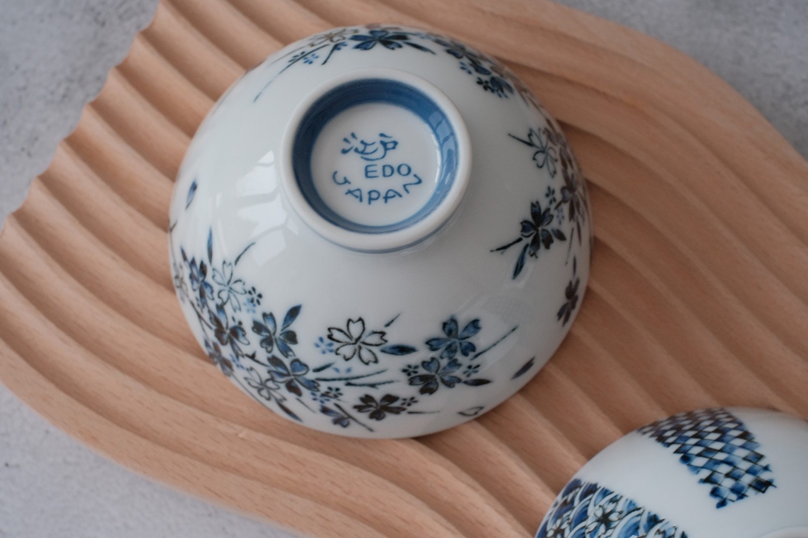 Marumon Houndstooth Bowls Gift Set Set of 5 Blue White Sometsuke Japanese Donburi Bowls with Edo Inspired Motifs Sakura Maneki Neko