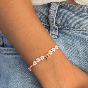 Letras de amor de margaritas • Pulseras de cuentas con letras bañadas en oro de alta calidad hechas a mano