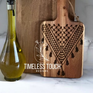 Keffiyeh - Engraved Keffiyeh cutting board - Palestine decor - Palestine gift