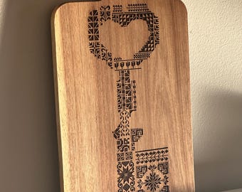 Tatreez cutting board - Palestine key - We will return