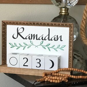 Ramadan calendar - Ramadan Countdown - Ramadan block calendar - Ramadan decor - Moon phases