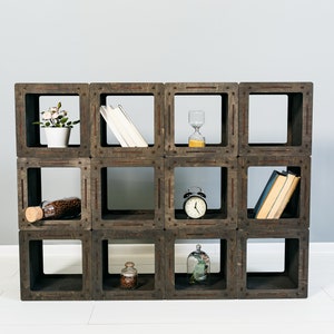 BIBLIOTHÈQUE faite main, petite bibliothèque, étagères sur mesure, élément de rangement, étagère sur pied, bibliothèque cube, mobilier minimaliste