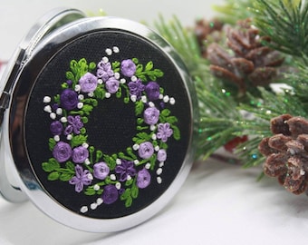 Handmade embroidered pocket mirror with purple roses - Pocket compact mirror - Embroidered flowers - Vintage style - Gift for women