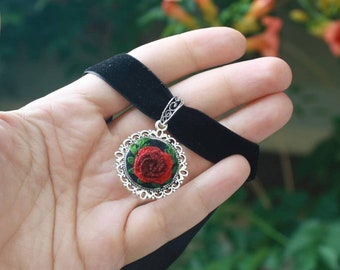 Black velvet choker with red rose pendant. Retro look necklace. Embroidered pendant