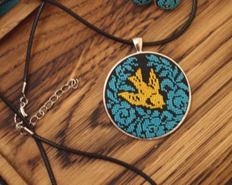 Handmade embroidered bird jewelry set in Ukrainian flag colours. Pendant necklace and earrings. Gift for her