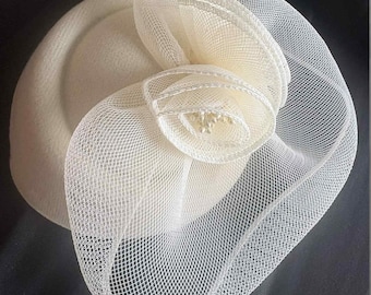 Small Fascinator Pearl Pillbox Tea Party Clip-on Hat with mesh