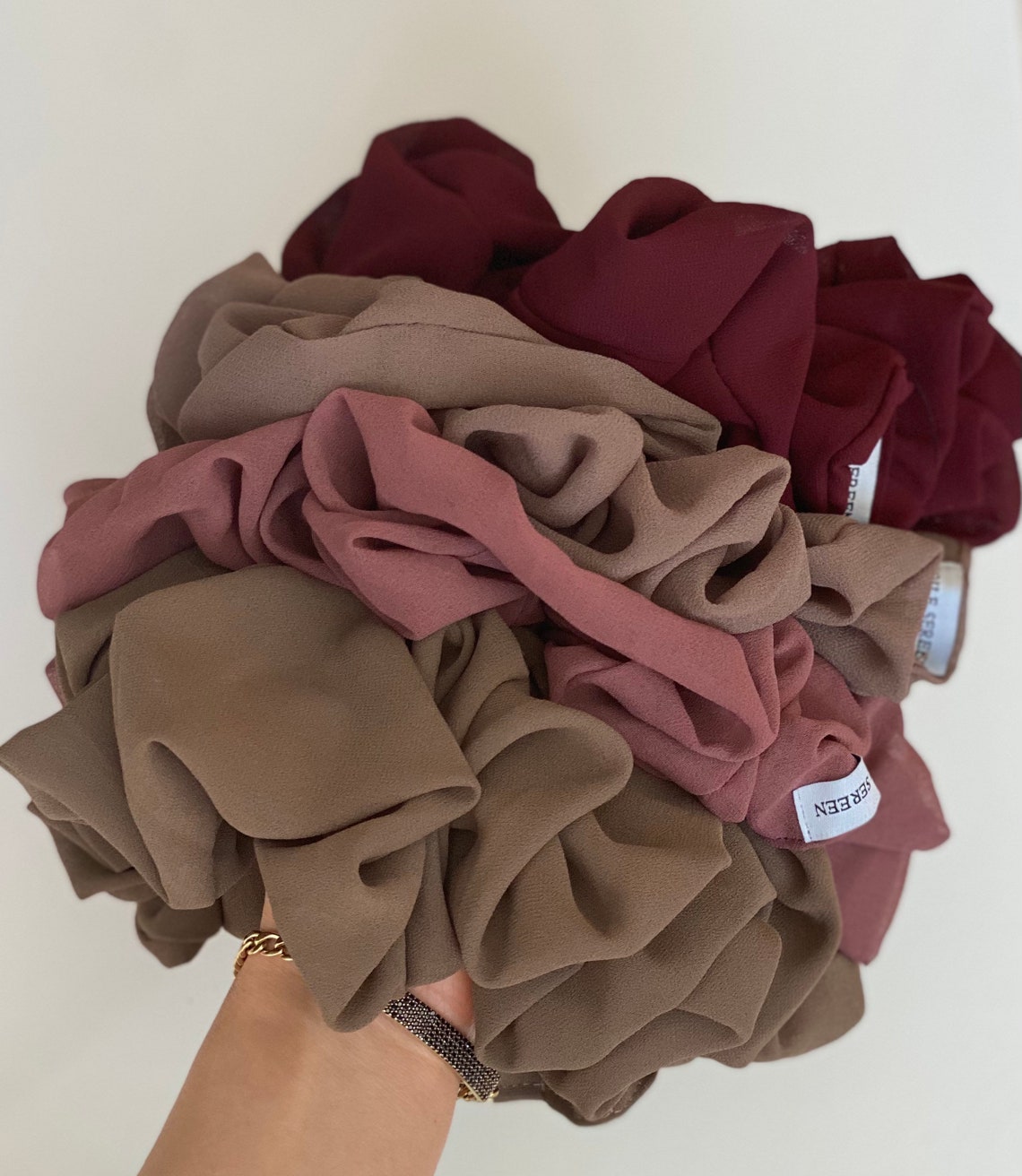 how to wear hijab scrunchie