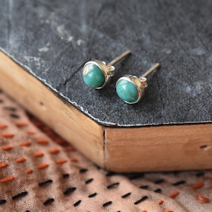 Minimalistische natuurlijke turquoise 925 zilveren studs alledaagse studs, solitaire, geboortesteen, bruidsmeisje cadeau, verjaardagscadeau, cadeau voor haar afbeelding 7