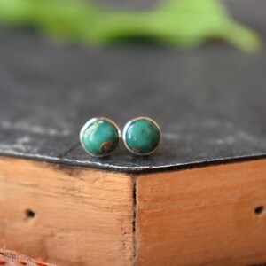 Minimalistische natuurlijke turquoise 925 zilveren studs alledaagse studs, solitaire, geboortesteen, bruidsmeisje cadeau, verjaardagscadeau, cadeau voor haar afbeelding 5