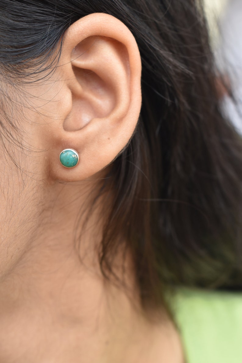 Minimalistische natuurlijke turquoise 925 zilveren studs alledaagse studs, solitaire, geboortesteen, bruidsmeisje cadeau, verjaardagscadeau, cadeau voor haar afbeelding 3