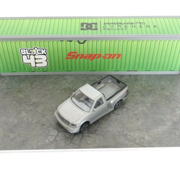 Scale 1:43 Shipping containers with a parking base Diorama display for die-cast car model Miniature models