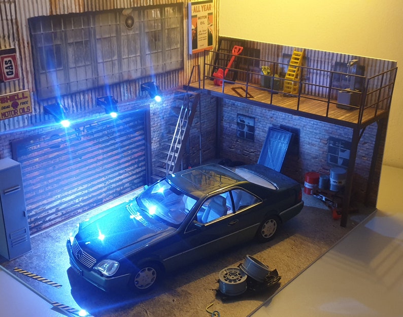 Diorama Set of 3 Lights. Garage Lights. Scale 118, 124. Building