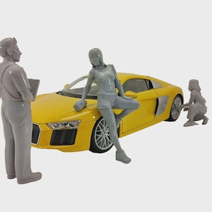 Auto Mechanics - Car Wash Girl Figures Set – 1:18 Scale Human Models - Diorama Garage Accessories SIZE 1/18