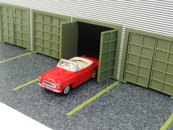 Diorama Car Garage With 4 Doors and Parking Base / Scale 1