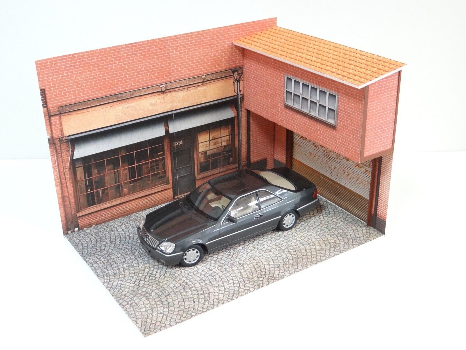 1:18 Model Car Display Diorama - Street Store Garage Workshop