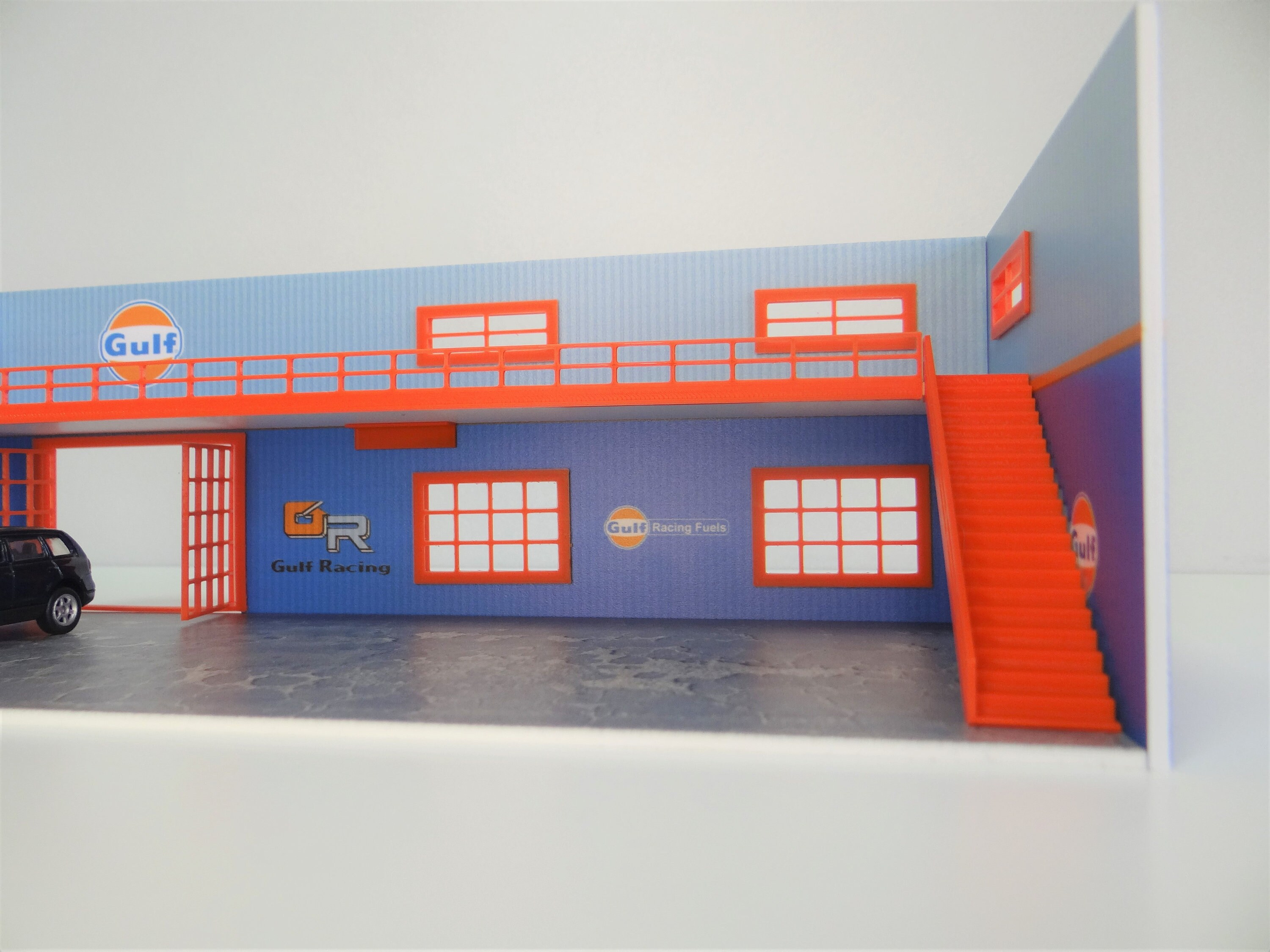 ジオラマ 2 階建て自動車整備工場 / スケール 1:60、64 / ダイキャスト