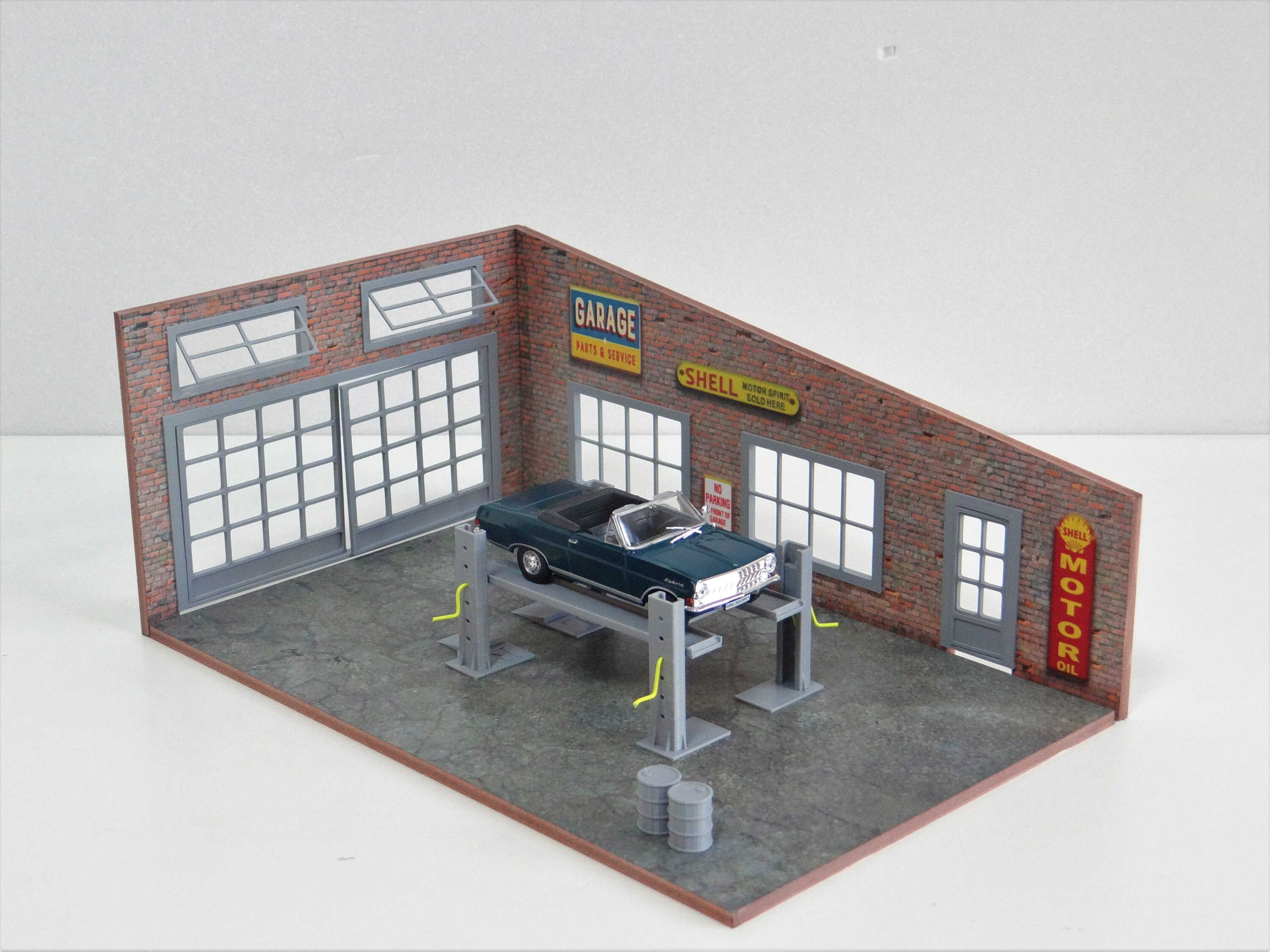 Scale 1:43 Diorama Brick Auto Garage Parts and Service Garage Diorama