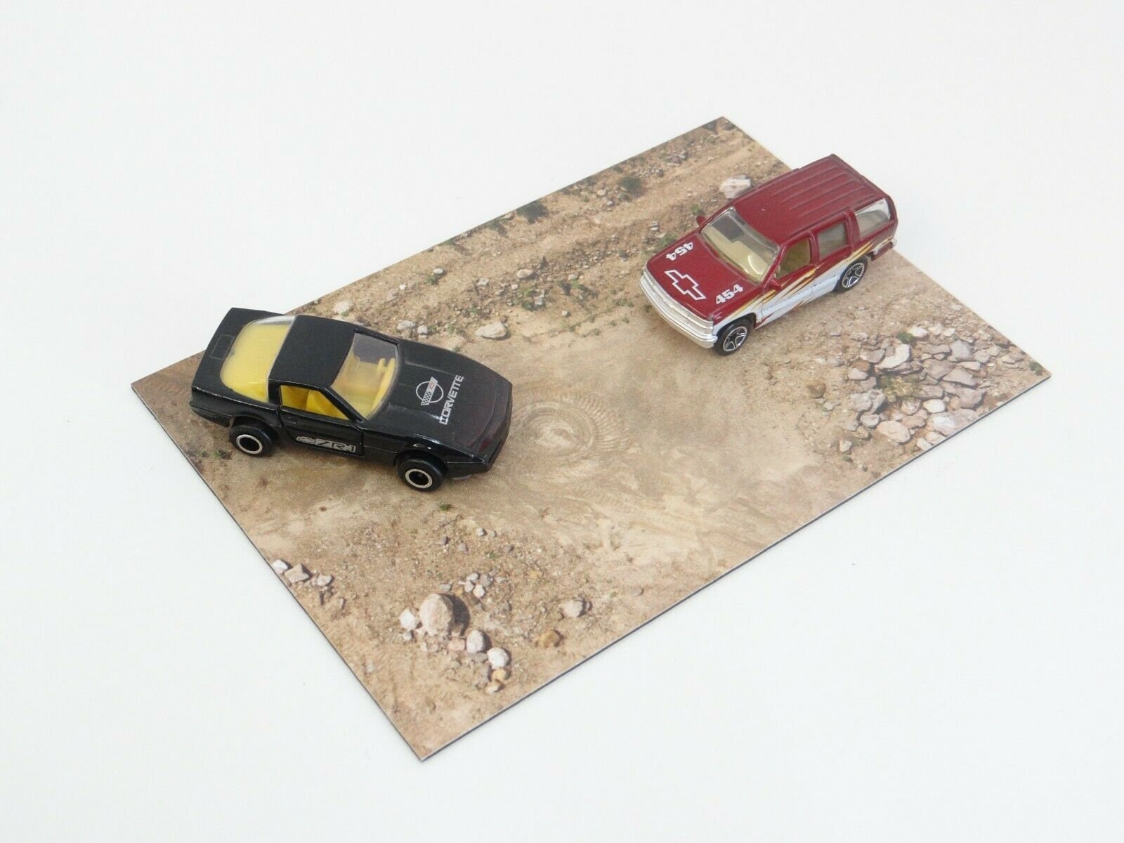 Diorama Desert Road Miniature / Scale 1:60, 64 / Car Models